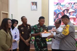 Suasana Haru di Simalungun, Kapolres Beri Kejutan Ulang Tahun Dandim di Tengah Kunjungan Kerja Kapolda