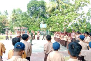 Babinsa Koramil 1002-04/Labuan Amas Selatan Asah Keterampilan Pramuka