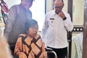 Pemkab Simalungun Bantu Kursi Roda Kepada Warga Yang Sakit