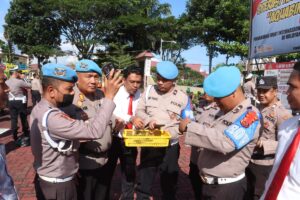 Kasi Propam Polres Simalungun Lakukan Pemeriksaan Mendadak HP Personel, Cegah Praktik Judi Online dan Penyalahgunaan Media Sosial