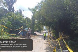 Profesionalisme Polri dalam Menjaga Kamtibmas: Pengamanan Perbaikan Jalan di Tanah Jawa oleh Polsek Tanah Jawa