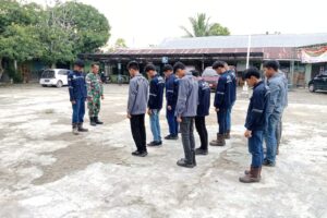 Babinsa Koramil 1002-06/Barabai Bekali Siswa SMK Muda Kreatif dengan Wawasan Kebangsaan