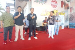 Silaturahim yang berlangsung antara LSM, OKP, Ormas, musisi, artis, MC, seniman, dan tokoh masyarakat dan Calon wali kota dan wakil Wali kota beda no. 1 dan 2