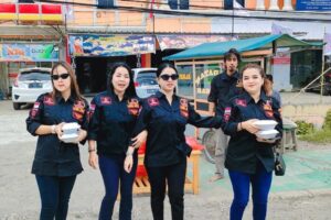 Srikandi Grib Jaya DPC Kota Cilegon, Membagikan Bingkisan Nasi Secara Sosial Di Jum’at Berkah.