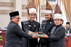 Pimpinan DPRD Kabupaten Simalungun Periode 2024-2029 Ucapkan Sumpah/Janji