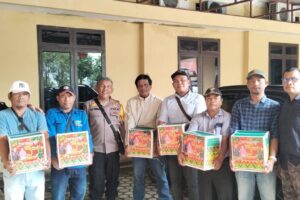 Kapolres Simalungun Berbagi Kasih dengan Insan Pers, Berikan Paket Natal untuk Mitra Kerja
