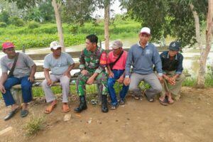 Tingkatkan Kemanunggalan dengan Rakyat Melalui Komsos Babinsa