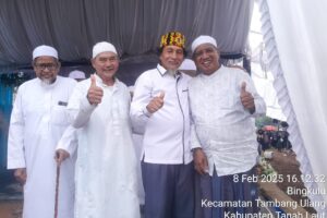 Ketua DAD Prov.Kalsel Hadiri Haul Guru Mahfudz Bin Manshur Yang ke 20 Tahun Desa Pulau Sari ( Tala )