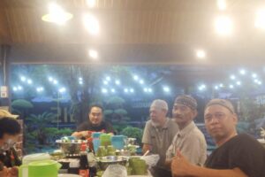 DPC LSM Triga Nusantara Indonesia Sidrap Serahkan SK Pengurus Baru dan Gelar Buka Puasa Bersama