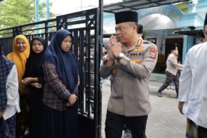 Tebarkan Kepedulian di Bulan Suci Ramadhan, Kapolrestabes Surabaya Gelar Bhakti Sosial di Ponpes Tahfidhul Qur’an Sunan Giri