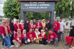 Puluhan Alumni 2001, SMAN 1 DONRIS / SMAN 3 SOPPENG Menghadang pengguna Jalan sore tadi