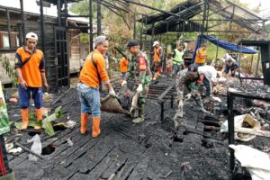 Ringankan Beban Korban, Koramil 1002-06/Barabai Pimpin Gotong Royong Pasca Kebakaran