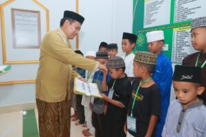 Dr.Syamsuddin Sukses menutup kegiatan Amaliah Ramadhan Desa Kebo Kabupaten Soppeng.