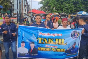 Ormas Per-maskot berbagi berkah dibulan suci ramadhan, dengan mengelar kegiatan berbagi Takjil gratis di Palembang