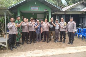 HUT Bhayangkara ke-79: Pos Kamling Desa Ayuang Dinilai Polda Kalsel, Babinsa Turut Dampingi