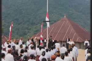 Kemerdekaan yang Tertunda: Bendera Setengah Tiang di Pocoleok sebagai Tanda Perjuangan Rakyat