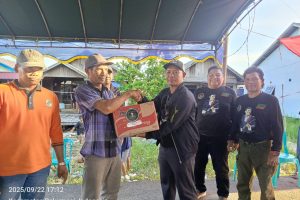 DPC FORSA (Fans Of Rhoma and Soneta) Batola Bersama BPK Raja Tumpang Peduli Musibah Kebakaran Di Sei Tampung Kelurahan Lepasan.