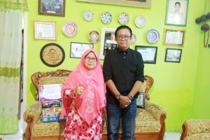 Hj Mas’smah Mufti SS,MPd.  Sastrawan,Aktivis dan Penulis Yang Tetap Aktif Berkarya di Usia Senja..