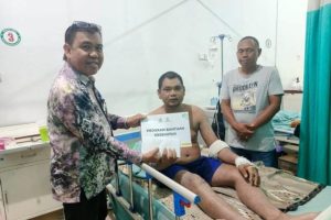 Dinas Sosial Batola Serahkan Bantuan Dari BAZNAS Untuk Masyarakat Tidak Mampu.