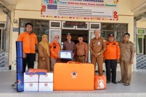BPBD Batola Serahkan Bantuan Logistik Untuk Korban Kebakaran Di Desa Pemurus.