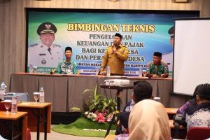 Bahrul Ilmi Buka Bimtek Pengelolaan Keuangan dan Perpajakan Desa se-Kecamatan Mekarsari.