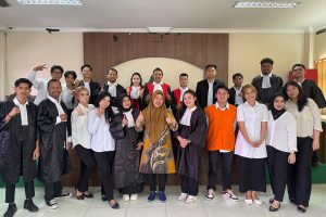 Meningkatkan Kompetensi Hukum, Mahasiswa Fakultas Hukum Kelas 07 (Malam) Universitas Untag Samarinda Antusias Jalani Praktek Peradilan