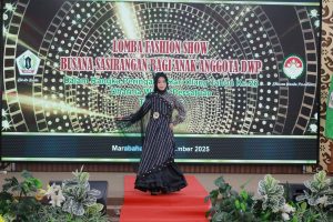 DWP Barito Kuala Gelar Lomba Fashion Show Sasirangan Dan Kreativitas Tas Purun