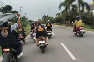 Forum Cakar Sriwijaya Sumsel Mengawal Ketat Kedatangan Habib Rizieq Sihab Beserta Rombongan Di Bandara Sultan Mahmud Badaruddin II Palembang