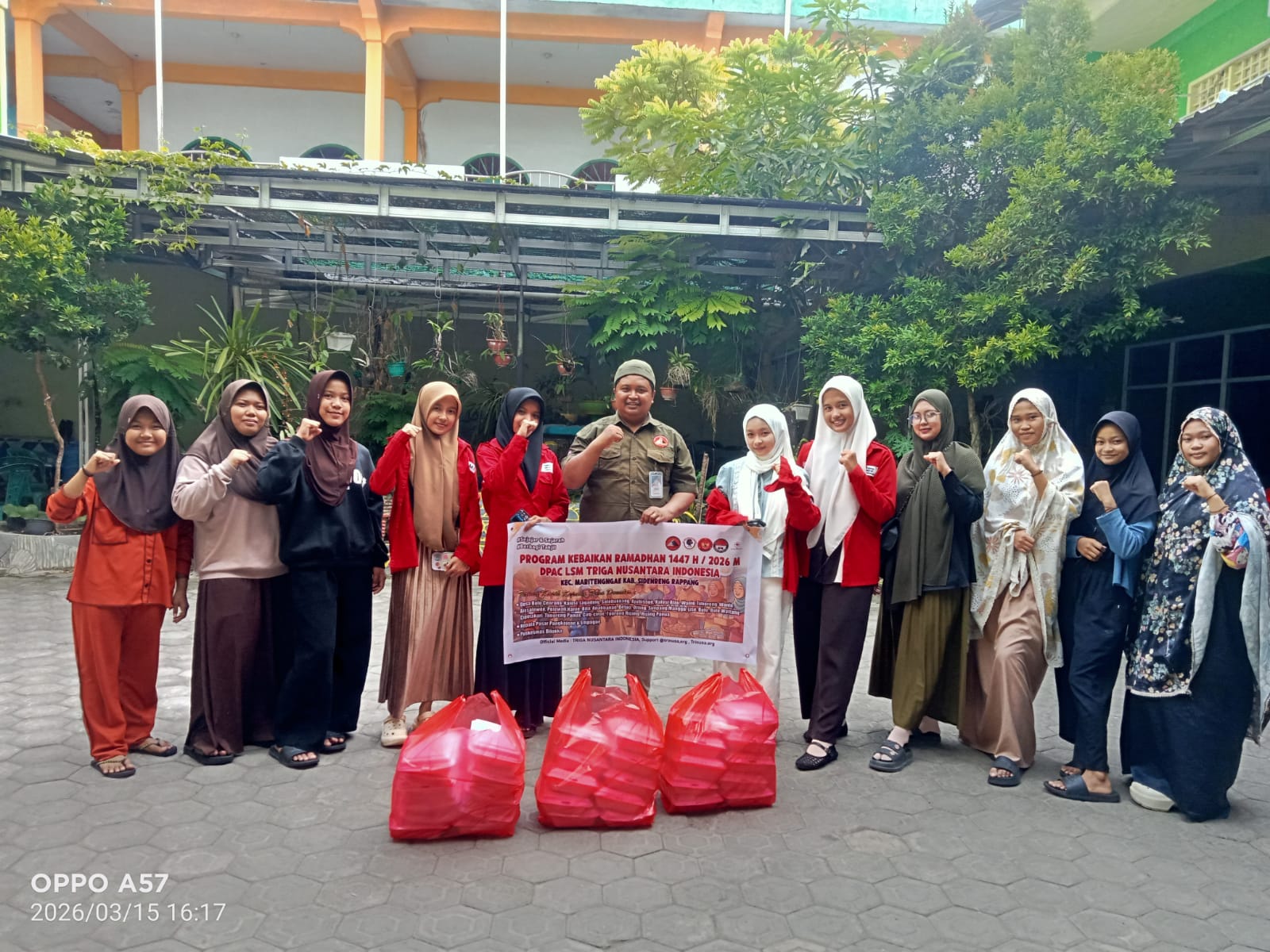 LSM Triga Nusantara Indonesia Sidrap Gelar Program Berbagi Takjil Ramadhan 1447 H