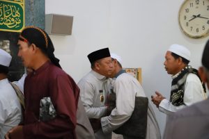 Bupati H. Bahrul Ilmi Laksanakan Sholat Idul Fitri di Desa Tatah Mesjid