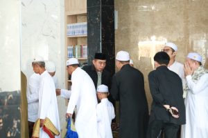 Wabup Herman Susilo Sholat Idul Fitri bersama Warga Handil Bakti