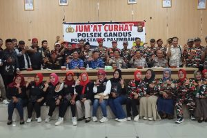 Kapolsek Gandus Gelar Curhat Jum’at Bersama Lurah, Camat dan Ormas Untuk Jaga Stabilitas Keamanan Kamtibmas