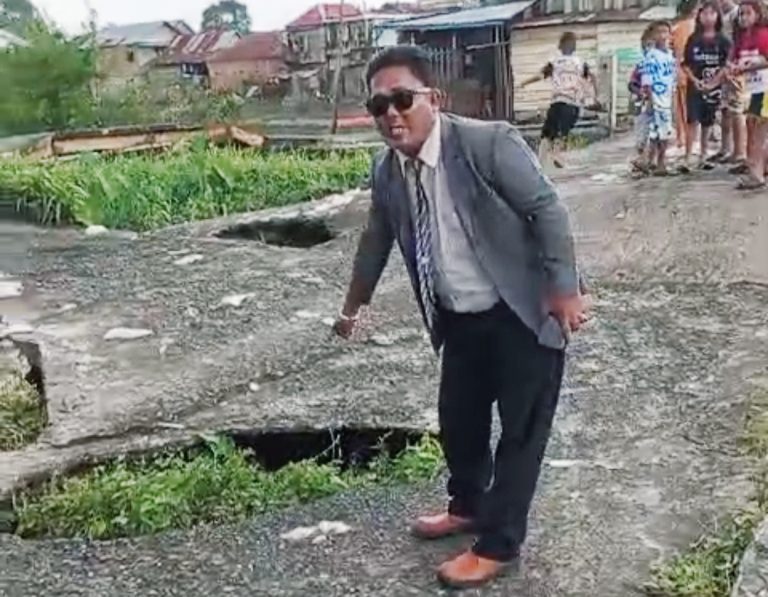 Jalan Rusak di Lorong Terusan 5 Ulu Palembang Warga Desak Pemerintah Bertindak
