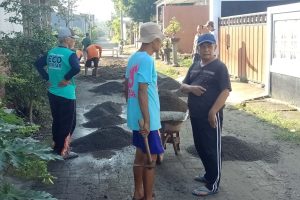 Gotong royong Pembangunan Jalan di Lingkungan Geneng, Desa Jombatan Rt 05 Rw 09 Jombang