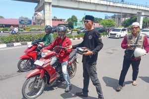 Forum Cakar Sriwijaya Sumsel Menunjukkan Rasa Kepeduliannya Kepada Masyarakat Melalui Kegiatan Jum’at Berkah.