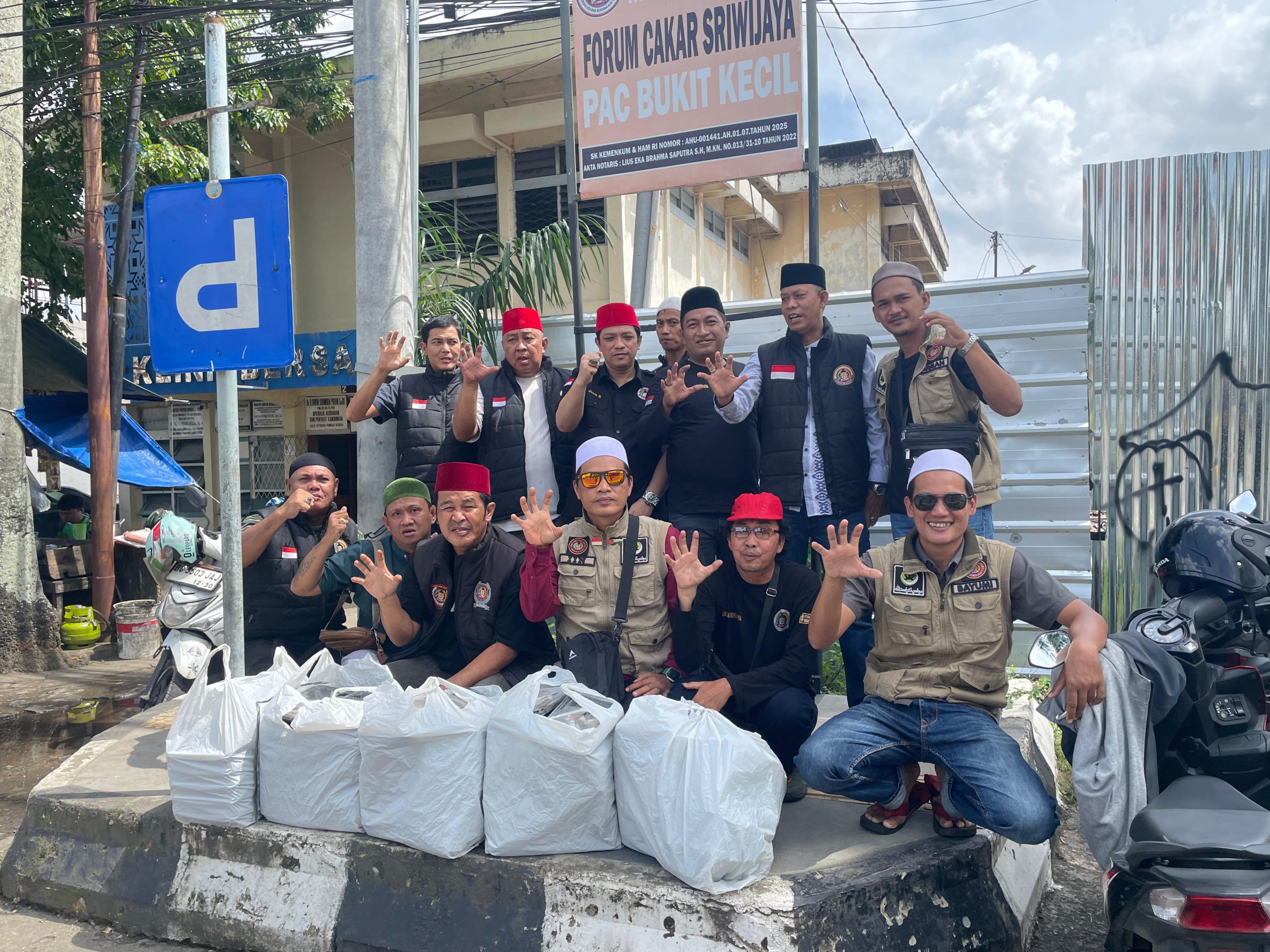 Forum Cakar Sriwijaya kembali menggelar kegiatan Berbagi Jum’at Berkah Dijalan Merdeka