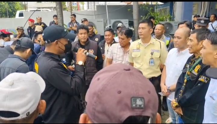 Ratusan Massa Forum Cakar Sriwijaya Geruduk Kantor FIF Group Palembang, Desak Tindak Tegas Oknum FIF Yang Aniaya Debitur