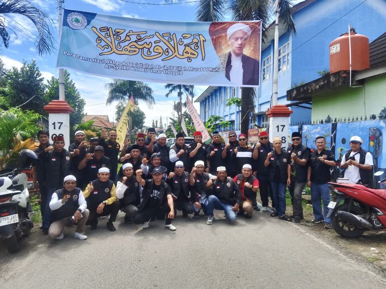 Kapolsek Ilir Timur II AKP Firmansyah dan Forum Cakar Sriwijaya Ikut Kawal Acara Haul Akbar Ustadz Ali Umar Thoyib Yang Ke- 18 di Palembang