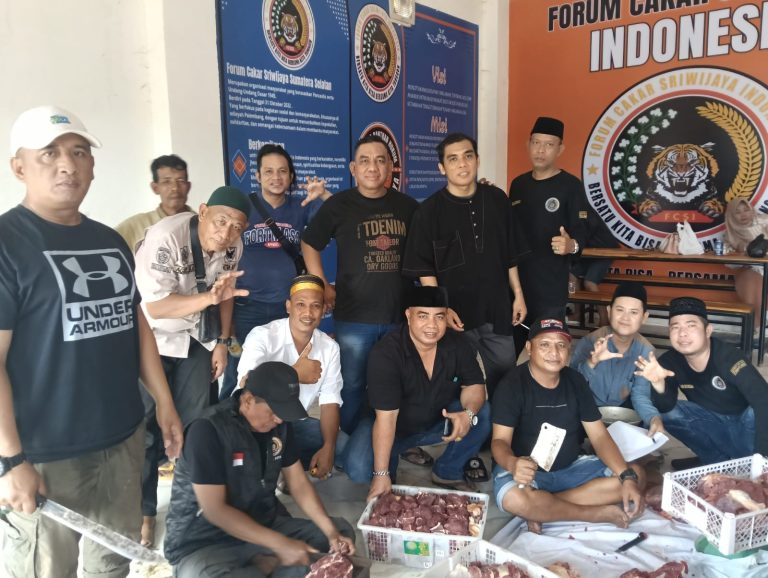 Kapolda Sumsel Beri Bantuan Satu Ekor Sapi Kurban Kepada Forum Cakar Sriwijaya