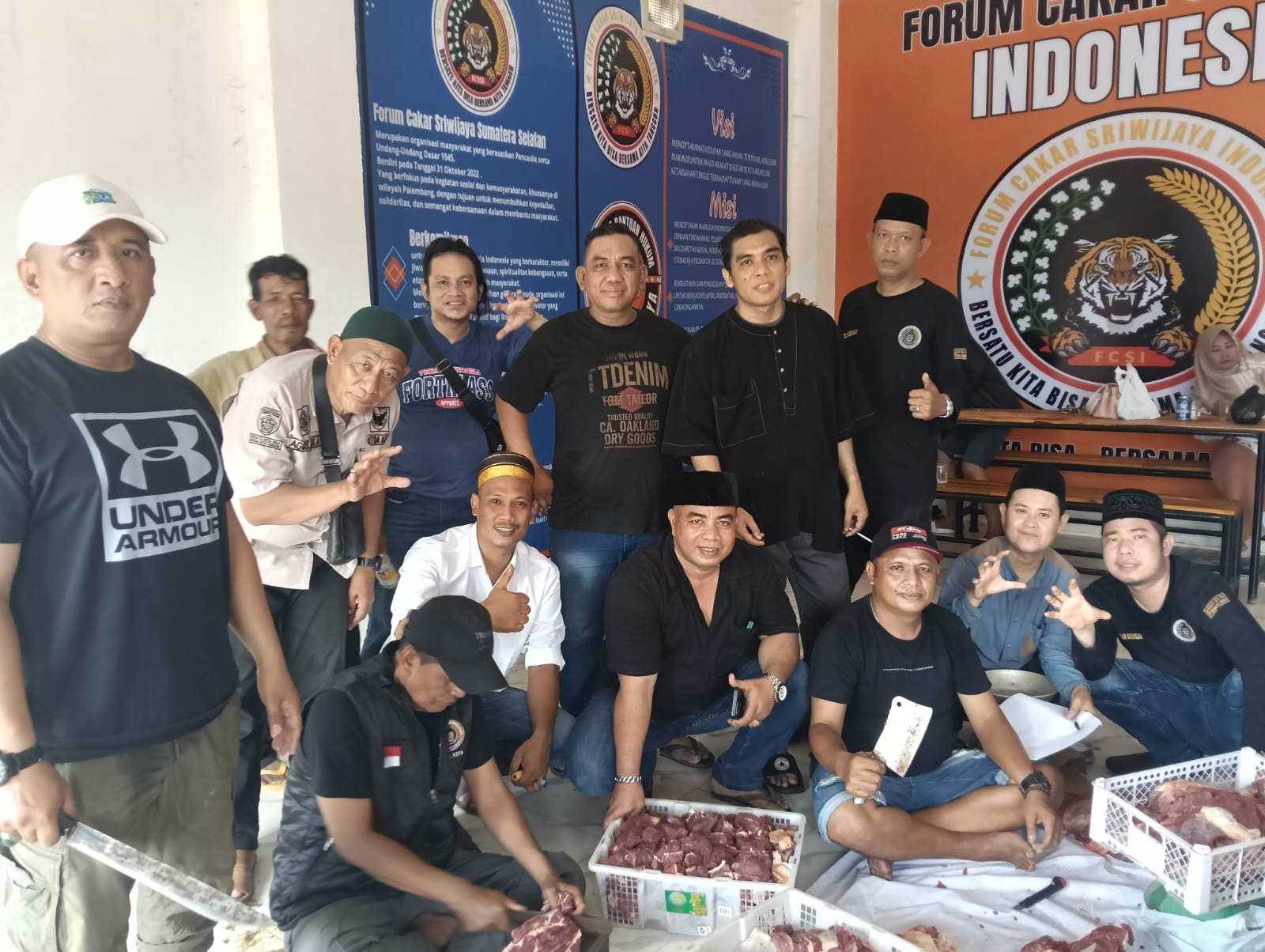 Kapolda Sumsel Beri Bantuan Satu Ekor Sapi Kurban Kepada Forum Cakar Sriwijaya
