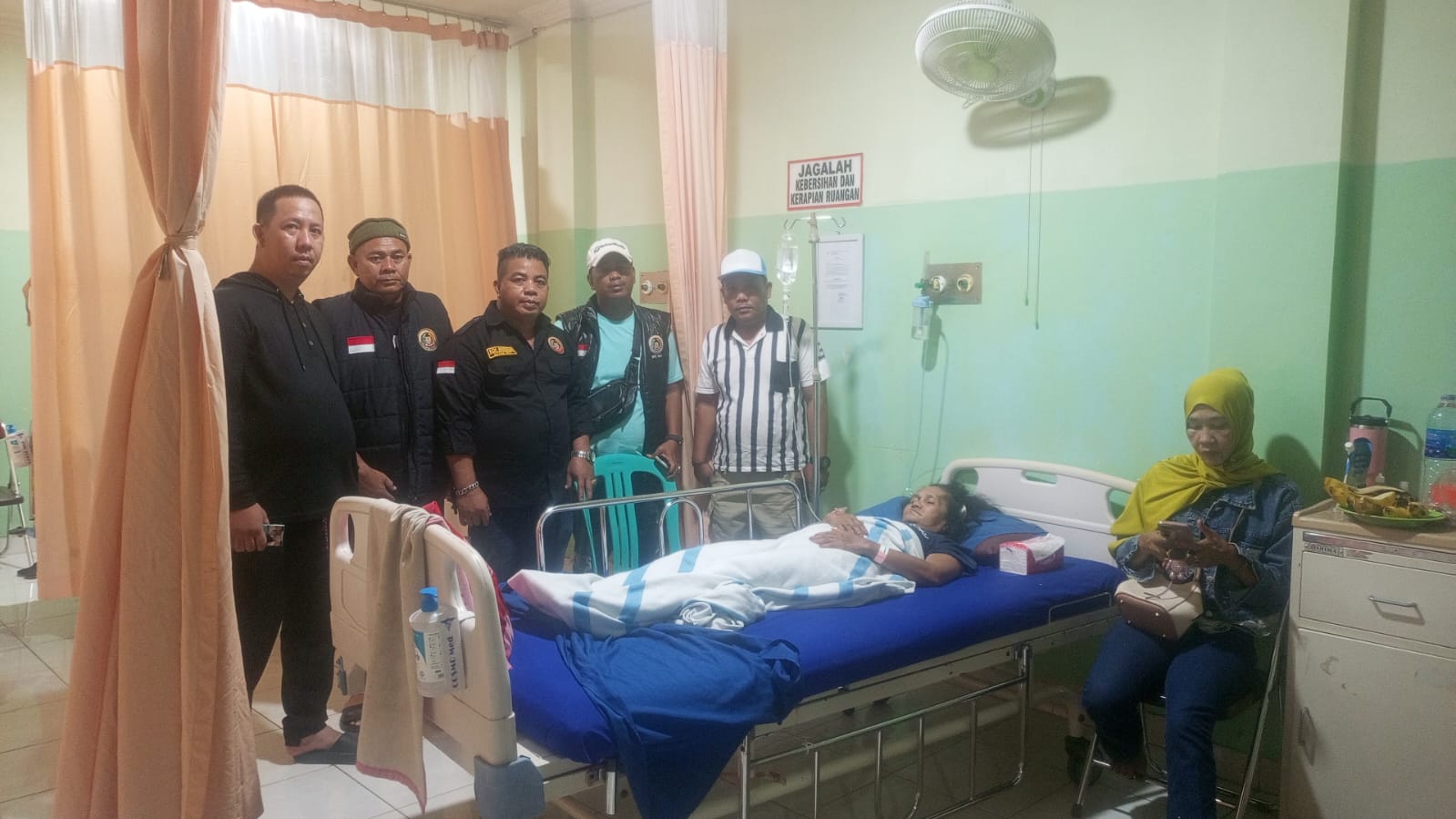 Solidaritas Keluarga Besar Forum Cakar Sriwijaya, Edy Medan Ketua DPC Kota Palembang Jenguk Orang Tua Sekjen PAC SU 1