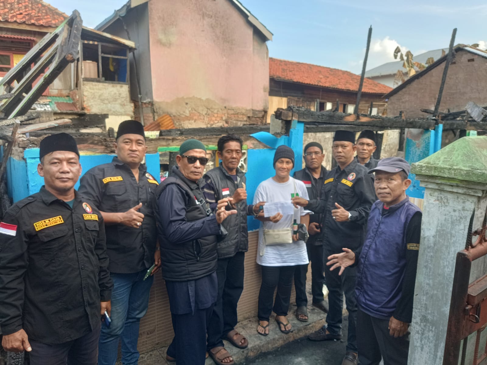 Forum Cakar Sriwijaya Berikan Bantuan kepada Korban Kebakaran di Kelurahan 9 Ilir