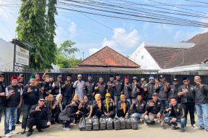 Edy Medan dan Jajaran Forum Cakar Sriwijaya Gelar Aksi Berbagi Berkah di Seberang Ulu 1 Palembang
