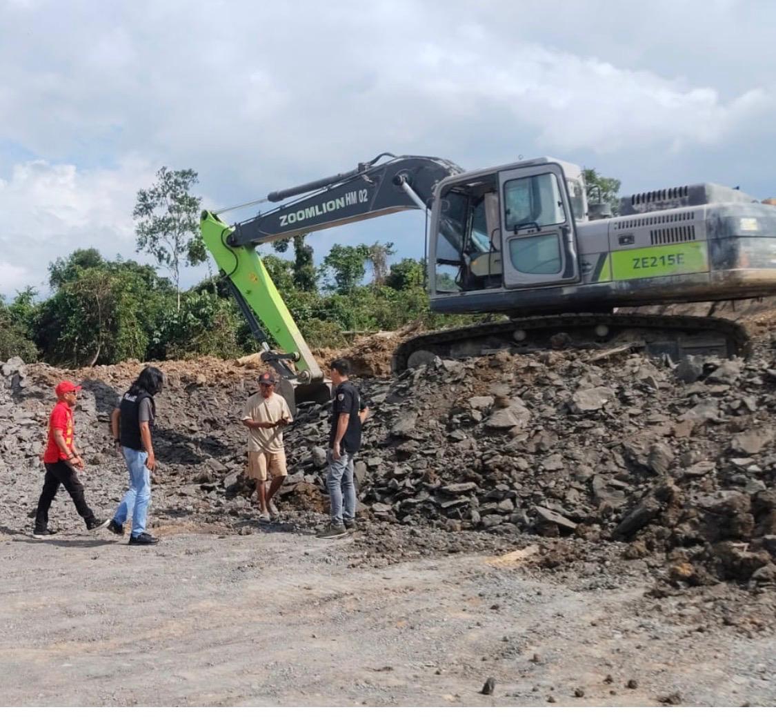 Maraknya galian C tanah urug ilegal di seputaran lokasi sambaliung dan gunung tabur pemda sudah meningkatkan dan memfasilitasi perizinan .