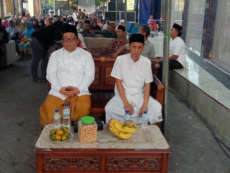 Sumber Mulyo semarak Padepokan Sapu Jagat Gus Dedy Rahmad Semarakkan Malam 1 Suro dengan Pagelaran Wayang Kulit dan Santunan Anak Yatim serta Kaum Duafa.