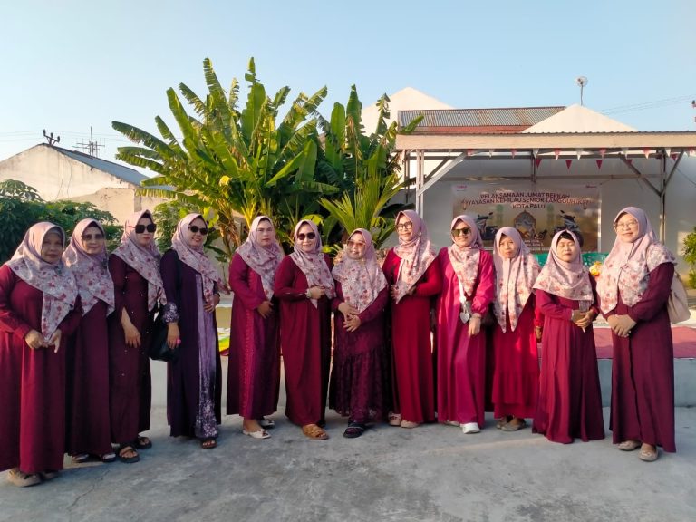 Yayasan Kemilau Senior Tangguh Gelar Program Rutin Jumat Berkah, Perkuat Kepedulian dan Kebersamaan Lansia di Palu