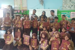 Penerimaan Rapor bagi siswa dan siswi UPT SD Negeri 8 Tanrutedong Kec Dua Pitue Kab Sidenreng Rappang
