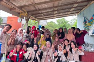 Kelompok PBL 21 FKM UNSRI Dorong Peningkatan Kesehatan Masyarakat melalui Program Edukasi Interaktif di Desa Pulau Muning