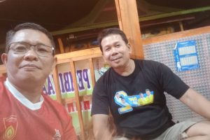 Meski jadwal pelaksanaan Pemilihan Kepala Desa (Pilkades) di Kabupaten Soppeng hingga saat ini belum diketahui secara pasti, namun Udin Sam yang akrab disapa Udin Jahe Merah terus melakukan silaturahmi dan menyapa masyarakat.