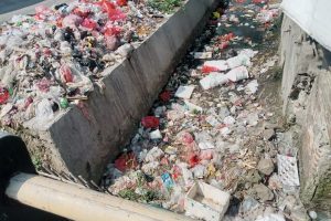 Warga Keluhkan Bau Menyengat dan Tumpukan Sampah di Bantaran Irigasi Keranggot, Kinerja BBWS C3 Banten Dipertanyakan